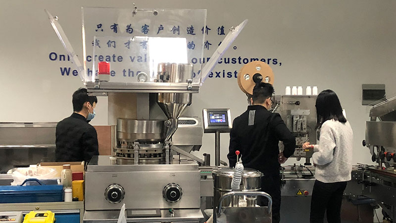 tablet counting and bottling machine