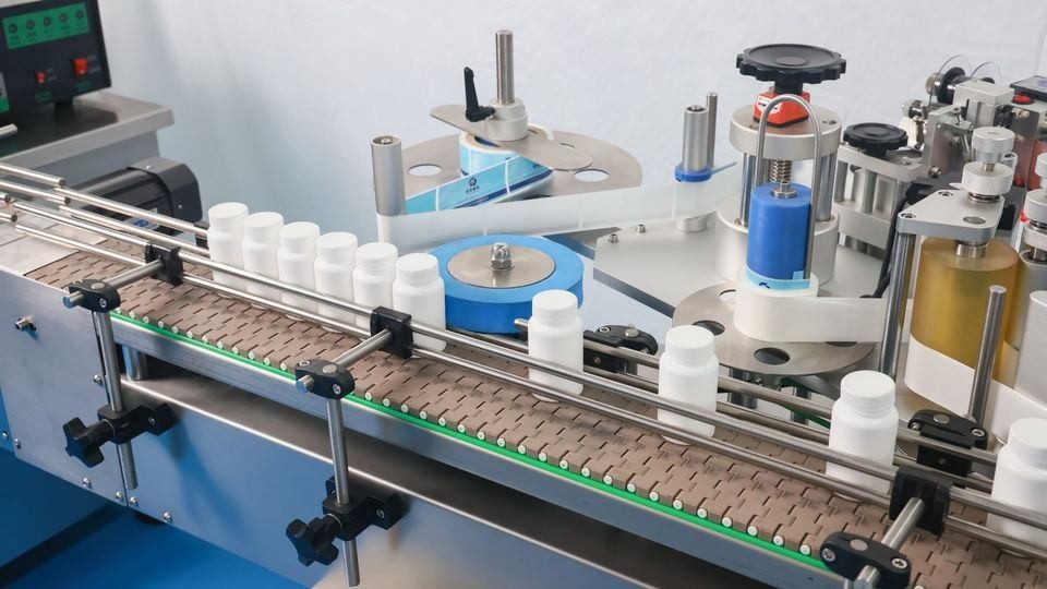 RQ-TB-120 bottle labeling machine conveyor and label application mechanism for pharmaceutical bottles